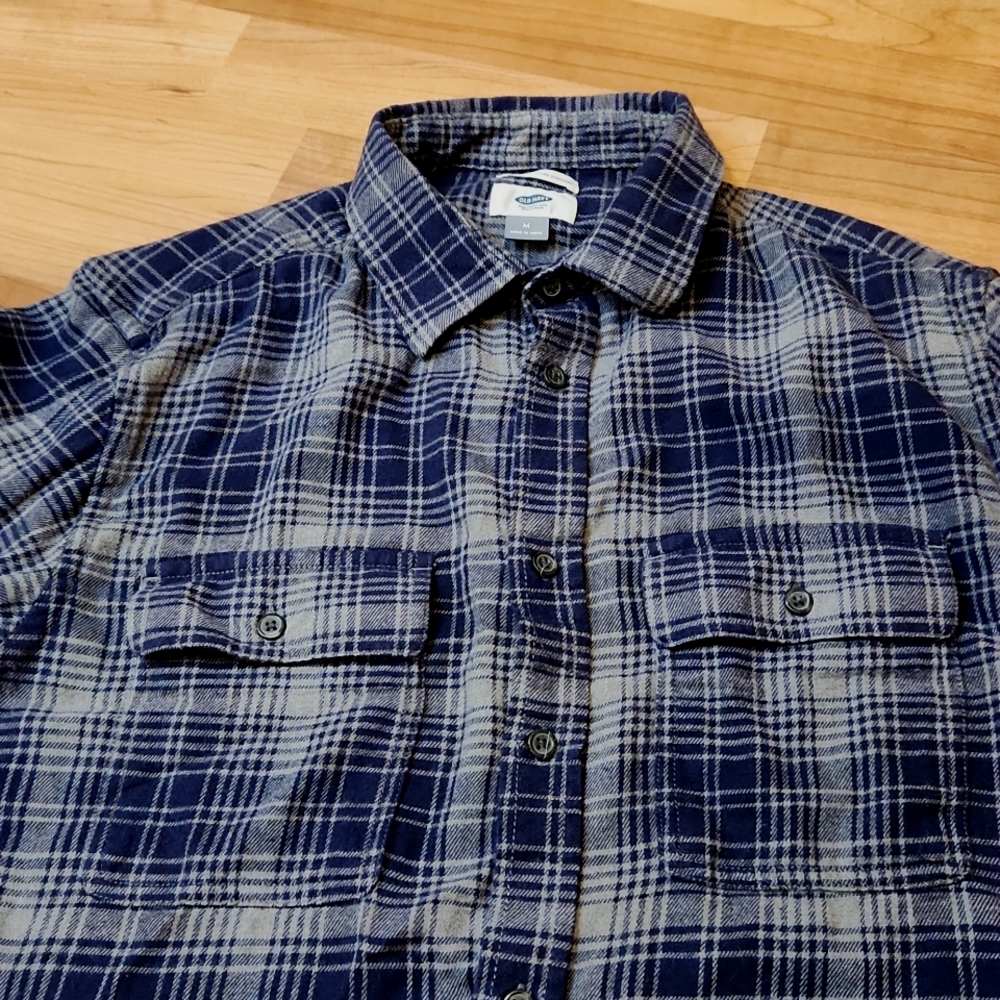 2 flannel shirts - Picture 9 of 12